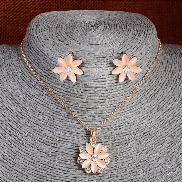 Jewelry - Earrings necklace